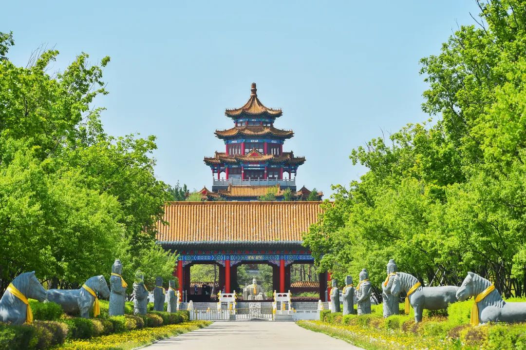 “华”繁叶茂，“夏”启新程